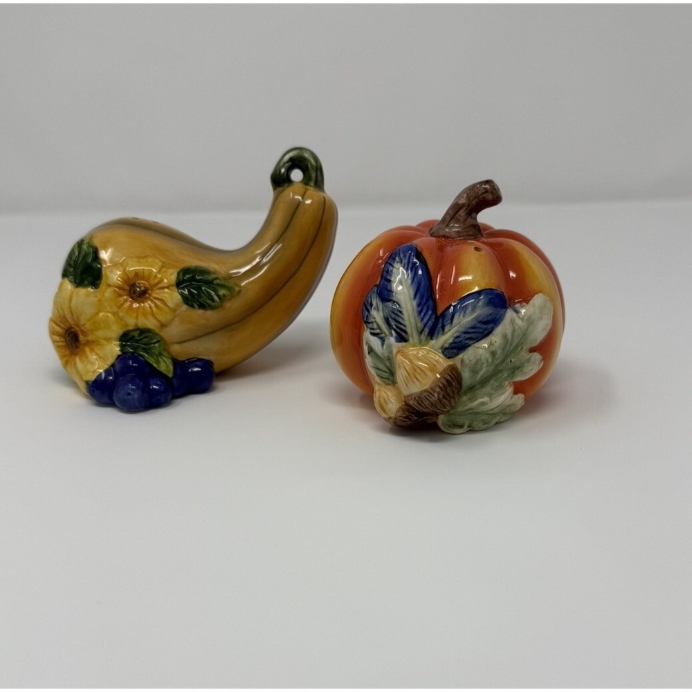 Avon  2001 Ceramic Salt & Pepper Shakers Harvest Pumpkin Squash Gourd Fall